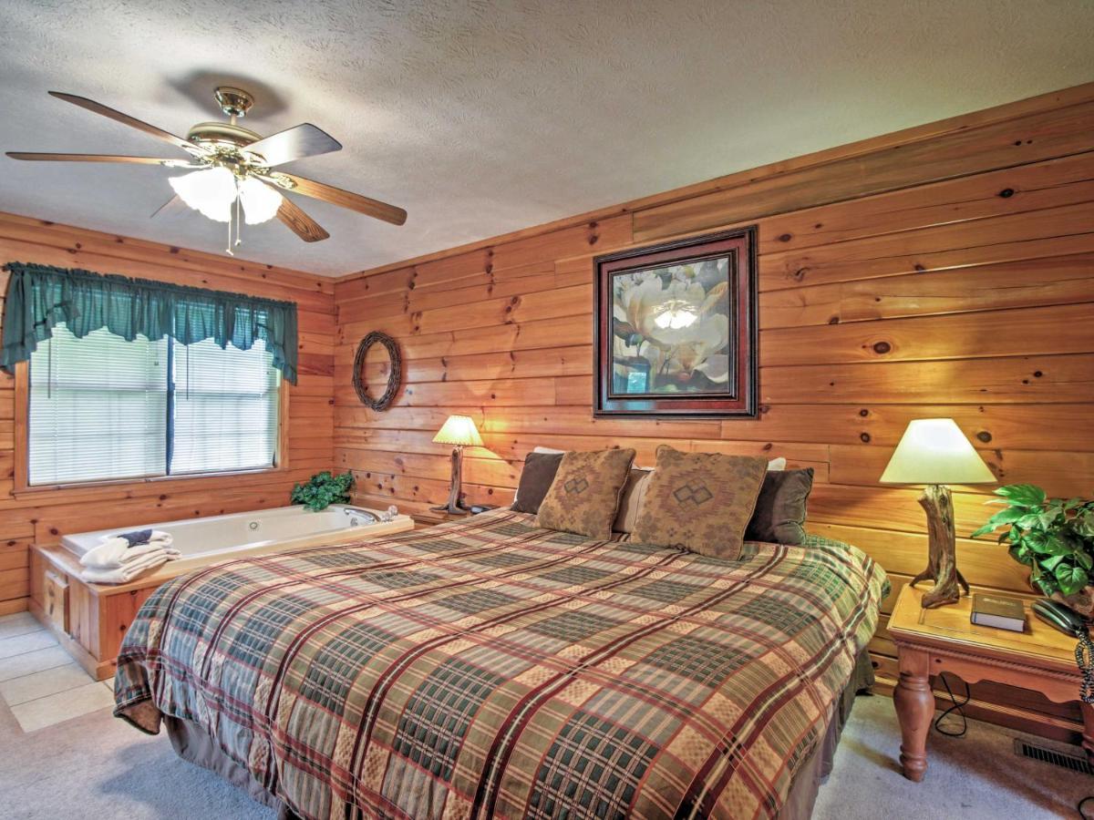 Idyllic Cabin With Hot Tub Less Than 2 Mi To Dollywood! Sevierville Buitenkant foto