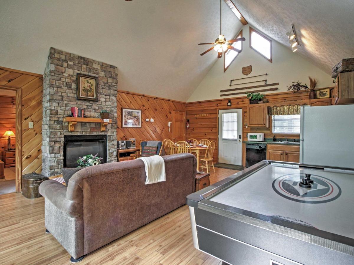 Idyllic Cabin With Hot Tub Less Than 2 Mi To Dollywood! Sevierville Buitenkant foto