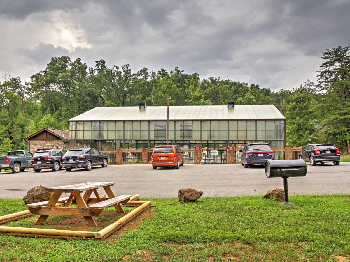 Idyllic Cabin With Hot Tub Less Than 2 Mi To Dollywood! Sevierville Buitenkant foto