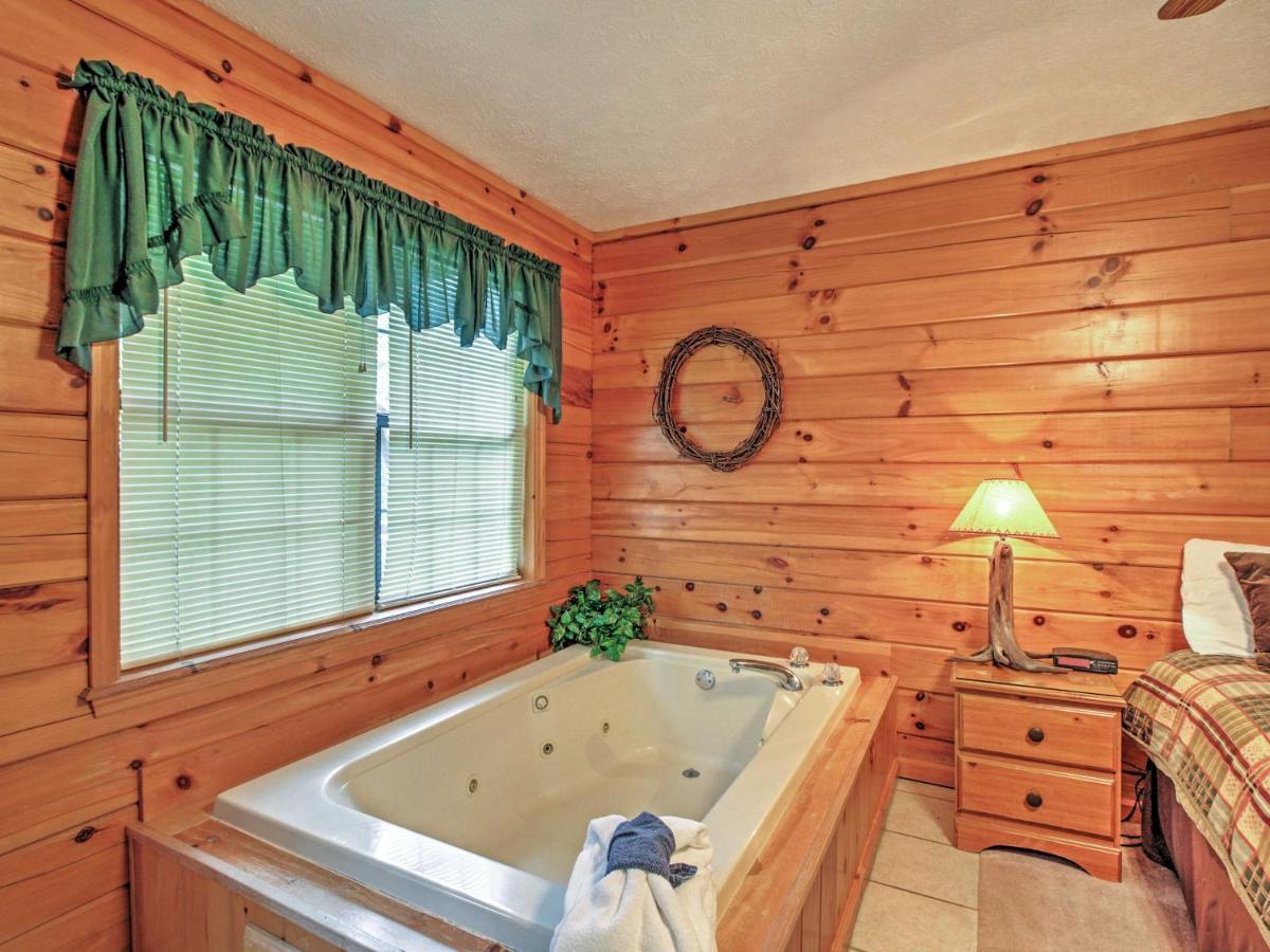 Idyllic Cabin With Hot Tub Less Than 2 Mi To Dollywood! Sevierville Buitenkant foto
