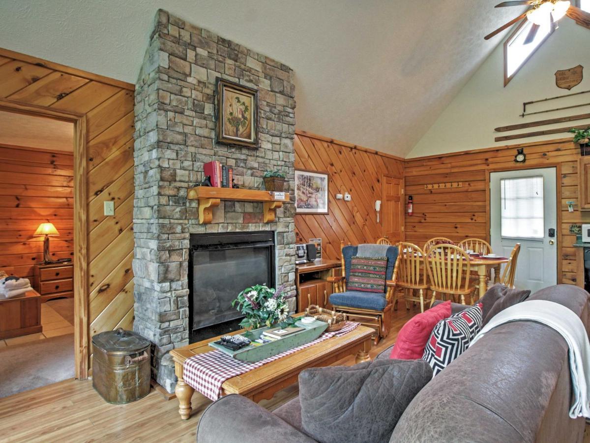 Idyllic Cabin With Hot Tub Less Than 2 Mi To Dollywood! Sevierville Buitenkant foto
